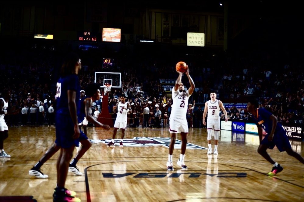 Jemel Jones shoots a jumpshot vs UTEP