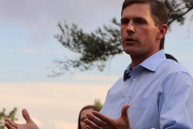Martin Heinrich talks to New Mexican voters.